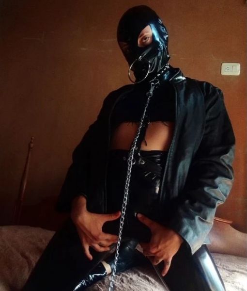 Estoy por Córdoba y Sierras Chicas Neiko~Dominaciones~Kinky
Servicios Presenciales y Virtuales

En las sesiones presenciales algunas prácticas bdsm, que ofrezco son:*

🐽 *Pegging*
🐽 *Spanking*
🐽 *Wax Play*
🐽 *Role Play*
🐽 *Adoracion de pies/culo*
🐽 *Lluvias dorada y plateada*
🐽 *Breath Play*
🐽 *Trampling* 
🐽 *Facesitting*
🐽 *Humillación física o verbal* 
🐽 *Tortura genital*

En los servicios virtuales podés encontrar:

🔥Sexting con audios fotos y videos acorde a tu fantasía 🔥