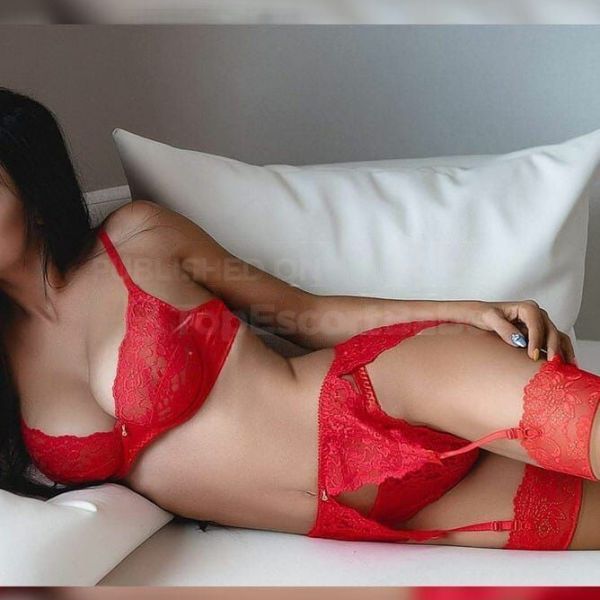 COLLEGE GIRL Age: 25 years Height: 1.68 cm Weight: 55 Kilos Measures: / Natural Hair: Black Eyes: Brown Languages: Spanish, English, italian.