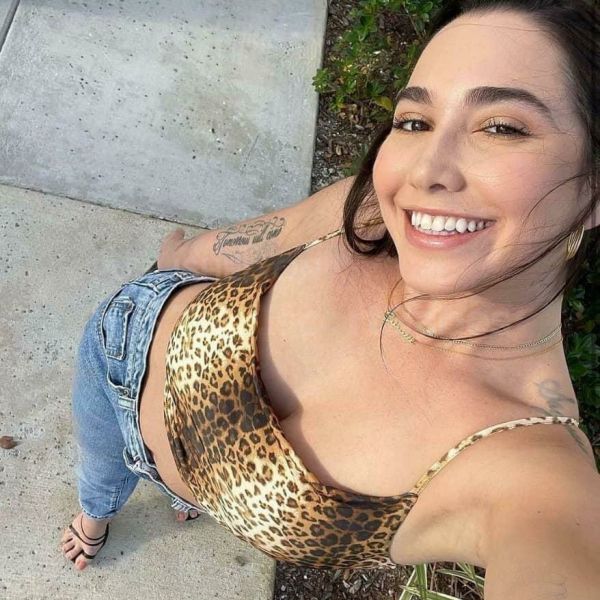 Salut, je m'appelle lucia, une escorte indépendante sexy. J'ai 26 ans avec un buste D, avec une peau douce. J'aime offrir une expérience de petite amie de haut niveau, pleine de passion et d'amour doux. C'est plus que du sexe, c'est un vrai rendez-vous avec une fille attentionnée, amusante et adorable, qui peut continuer comme un rendez-vous régulier. J'aime rencontrer de nouvelles personnes et découvrir de nouveaux endroits. Si je pouvais me décrire, je dirais que je suis une personne confiante et détendue, ce qui fait de moi une compagnie facile à côtoyer. J'aime la gym, les livres, le cinéma mais j'affectionne aussi particulièrement le monde coquin du huis clos. Je suis disponible pour tout type d'événements sociaux, pour les VIP et les gentlemen exigeants qui aiment la bonne conversation, le plaisir et la détente mutuelle. Bien sûr, vous pouvez être assuré de ma discrétion absolue à tout moment.