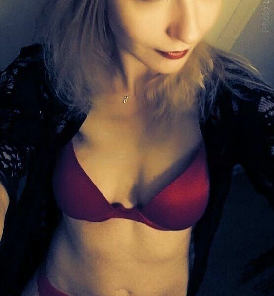I'm a tall and graceful woman of 5'10", weighing about 135 lbs., with Blonde shoulder length hair, and enchanting emerald green eyes. Are you picturing Jessica Rabbit? You've got the idea, except I wasn't just drawn this way, I truly am a little bit bad. As in naughty behind closed To paraphrase Oscar Wilde, a woman who will reveal her true age can't be trusted to keep any secret, so I'll just say that I have reached my mid 20s and entered into the true journey of finding who I really am and accepting myself" years of my life.