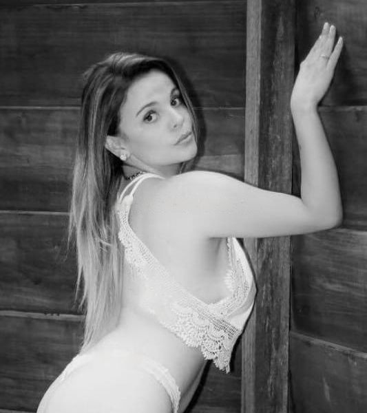 Hello darling, I am 24 years old. I have amazing DDD cup tits, beautiful face, curves in all the right places, and perfect for your ultimate satisfaction. Let me make your heart race, your palms sweat, admire you and of course... seduce you.