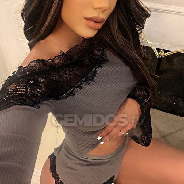 THERE IS NOTHING QUITE LIKE THE REAL DEAL! 
You'll have to see me ( better yet...touch ) to believe that I'm AUTHENTIC, GENUINE and 💯 REAL!!!

I am selectively sweet and tending to a man comes naturally to me. I'm perfect for a gentleman who cares to be lavished with attention affection and stimulating conversation! 

Last minute rendezvous are fine although booking in advance is best. 

Let Me Spoil You- 
Simone