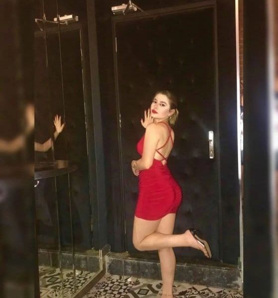 Young and fresh curvy beautiful lady with huge boobs and silky skin! offering a lot of services and fun for gentlemen , you will enjoy every moment with her.